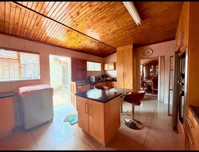 3 BEDROOM HOUSE FOR SALE IN VANDERBIJLPARK CW 1